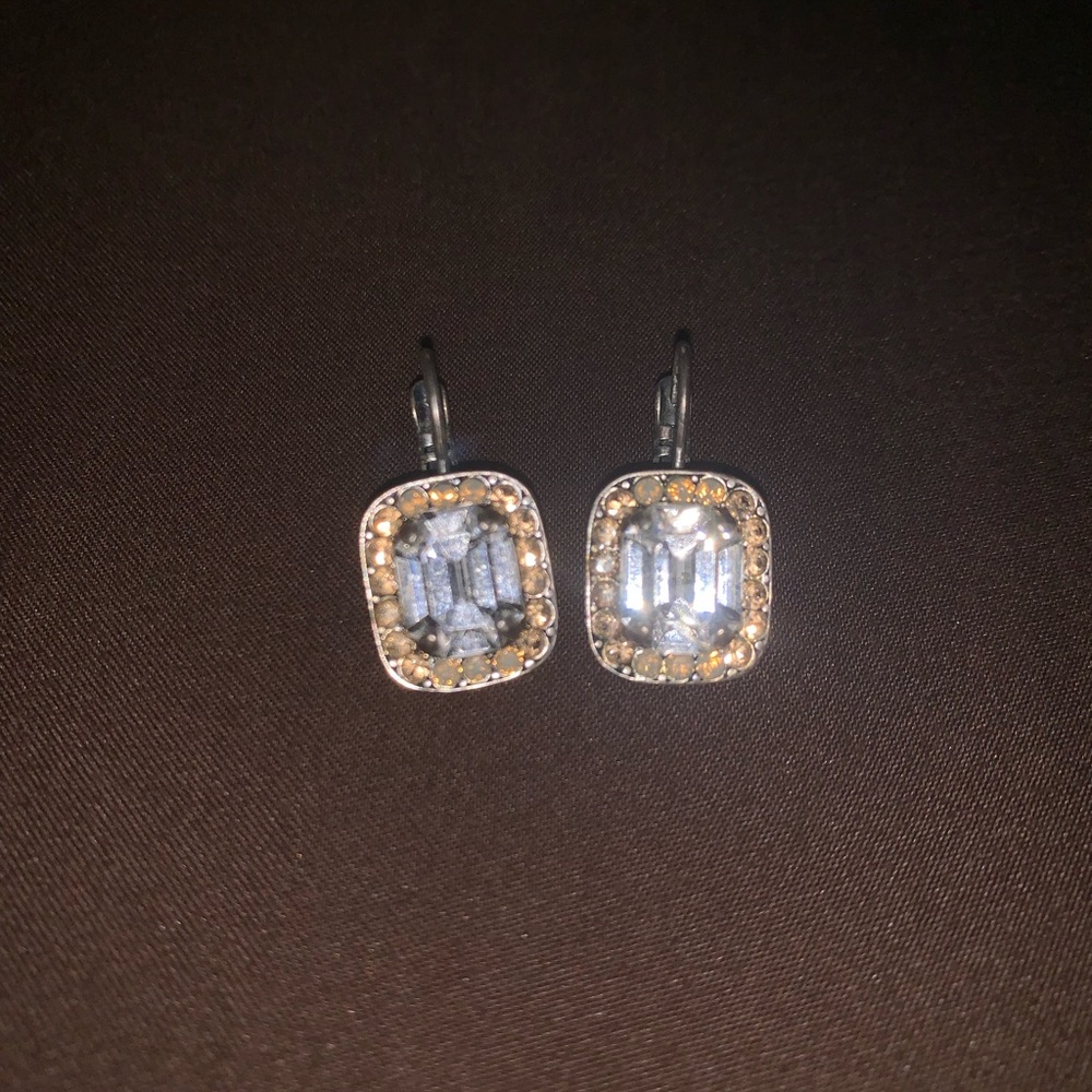 MARIANA earrings.